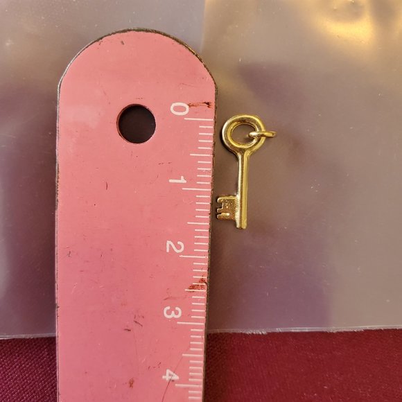 Genuine 14K Yellow Gold 0.74G Key Pendant - Picture 3 of 4